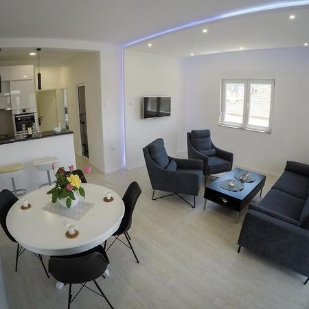 Apartments Tila Требине Екстериор снимка