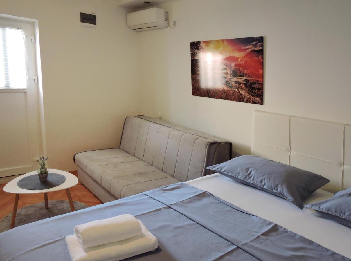 Apartments Tila Требине Екстериор снимка