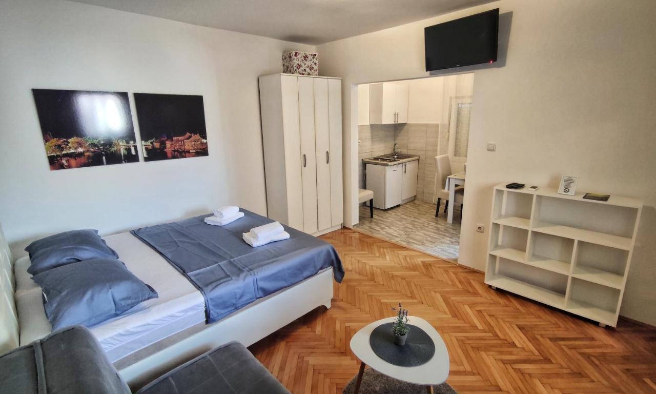 Apartments Tila Требине Екстериор снимка