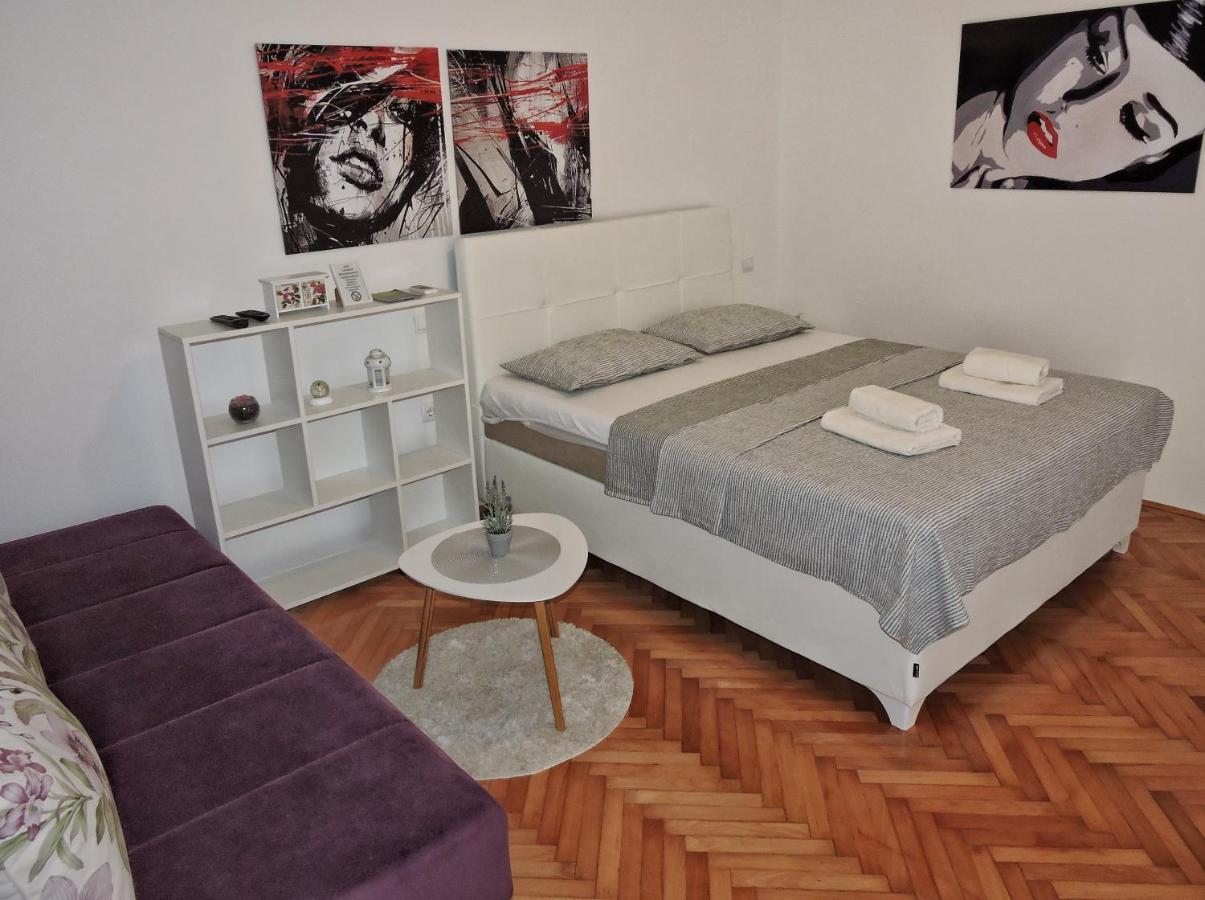 Apartments Tila Требине Екстериор снимка