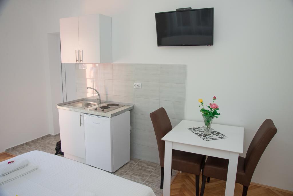 Apartments Tila Требине Екстериор снимка