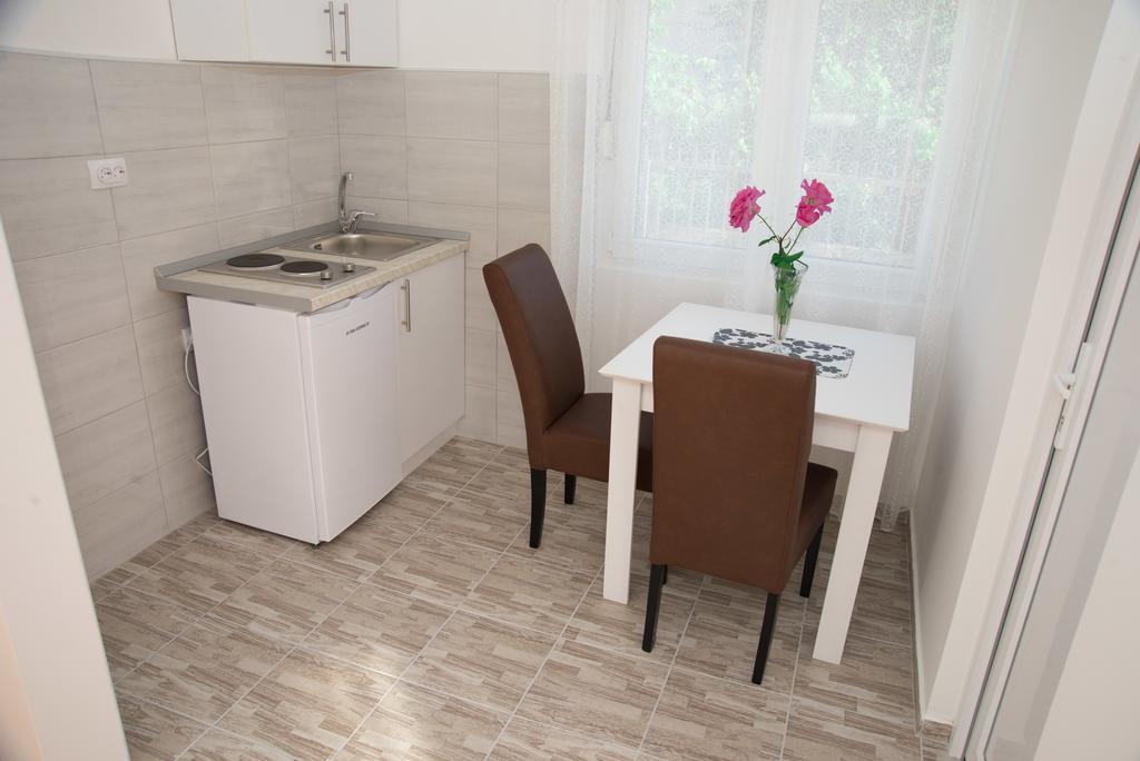Apartments Tila Требине Екстериор снимка