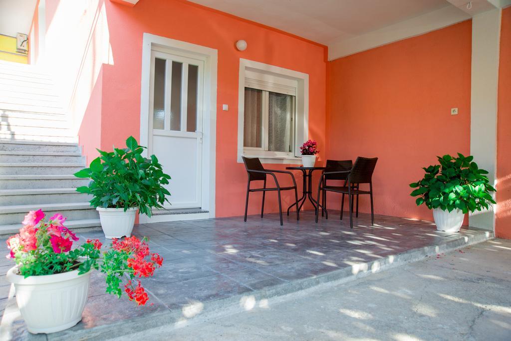 Apartments Tila Требине Екстериор снимка
