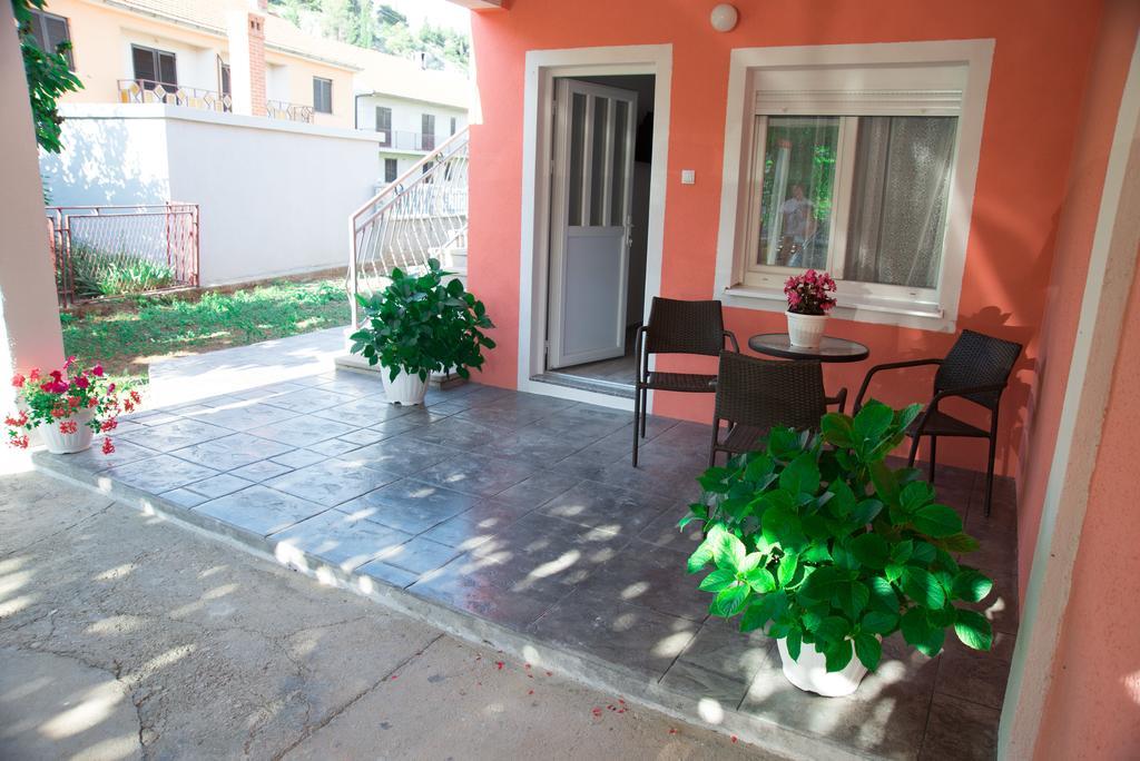 Apartments Tila Требине Екстериор снимка