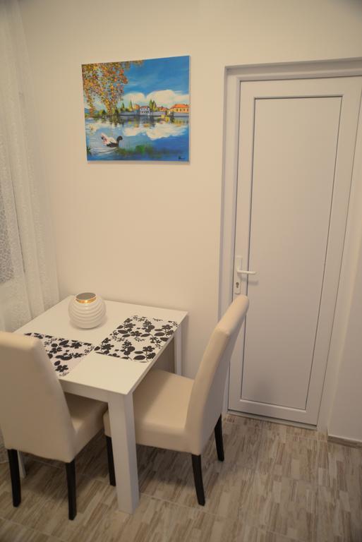 Apartments Tila Требине Екстериор снимка