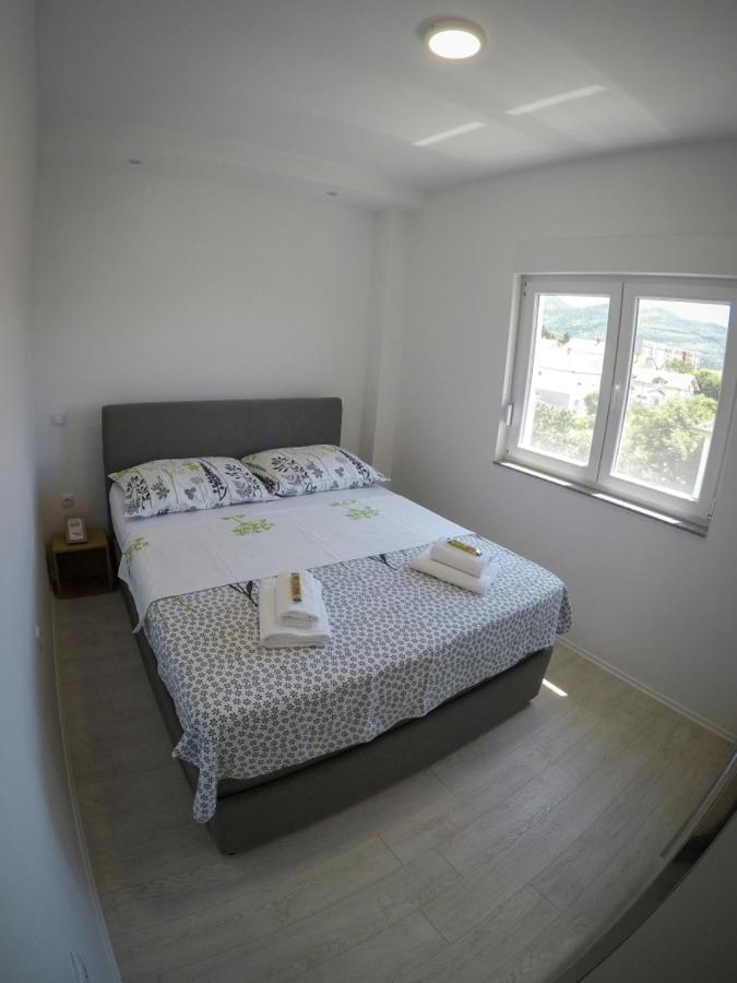 Apartments Tila Требине Екстериор снимка