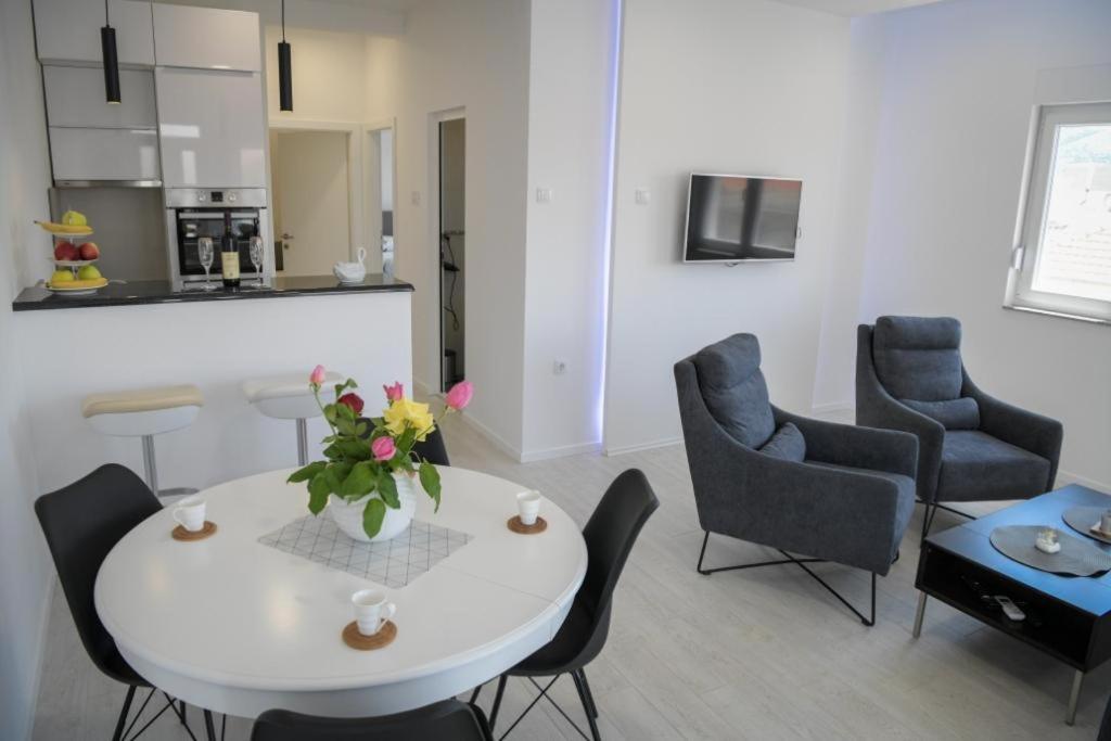 Apartments Tila Требине Екстериор снимка