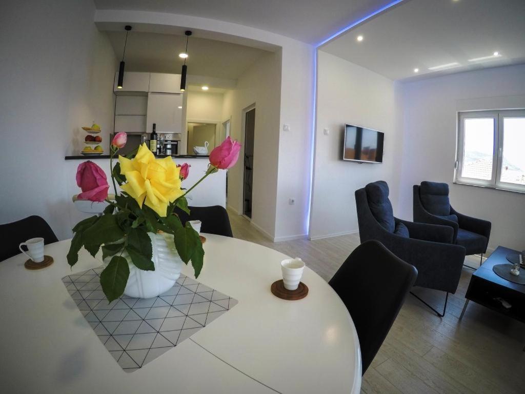 Apartments Tila Требине Екстериор снимка