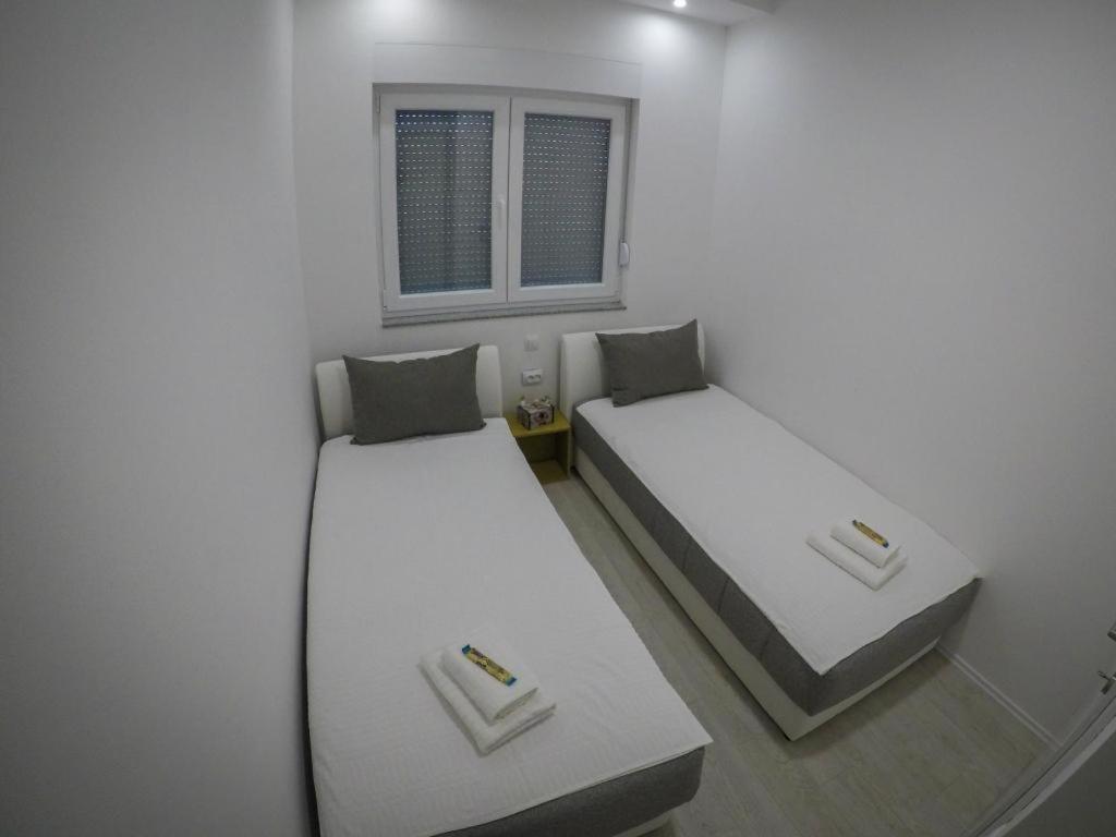 Apartments Tila Требине Екстериор снимка